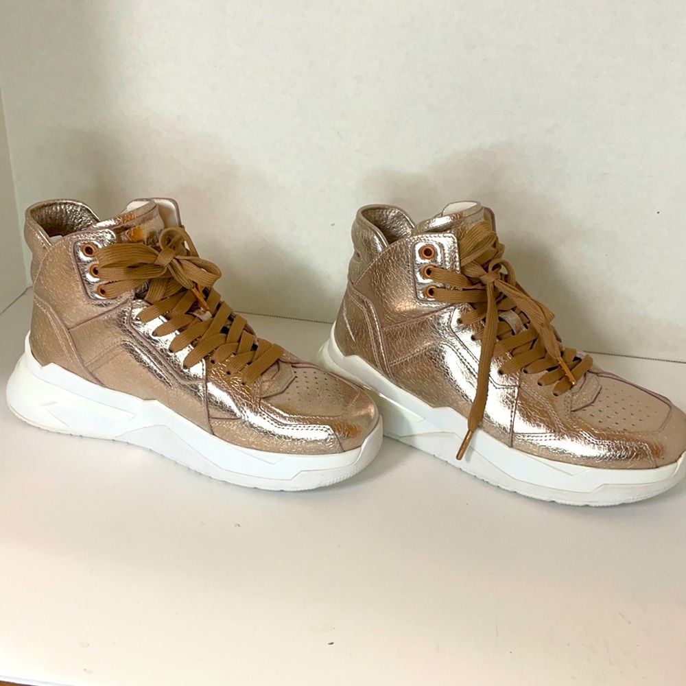 Balmain Women’s B Ball Leather Sneaker brand new
